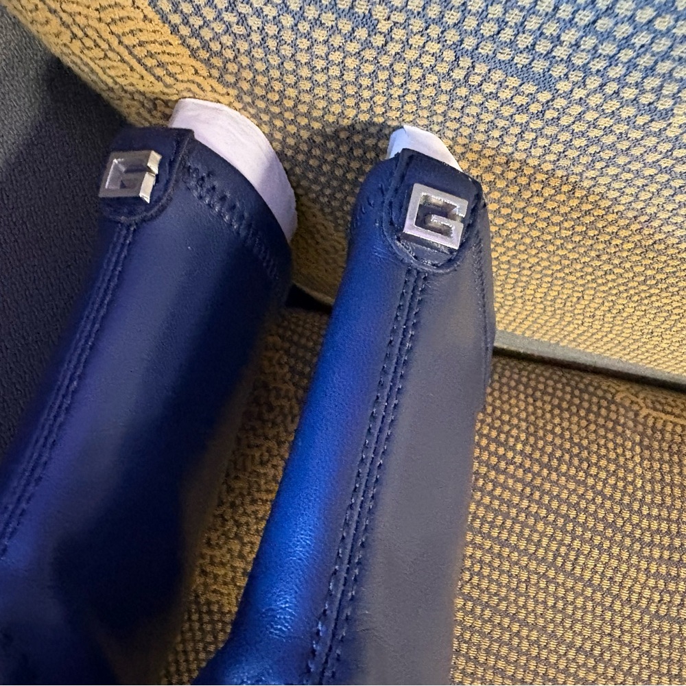 Guess Platform Boots - Picture 6 of 10